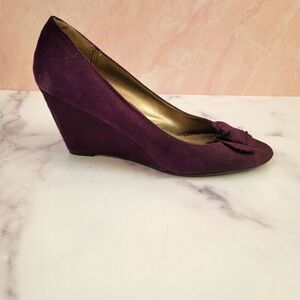 Deep purple plum slip on wedge heel ruffle fabric dressy size 8 Dexter peep toe